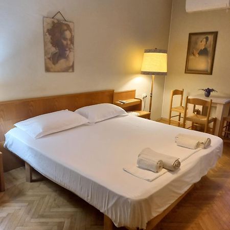 Vintage Apartment In Center Тирана Екстер'єр фото