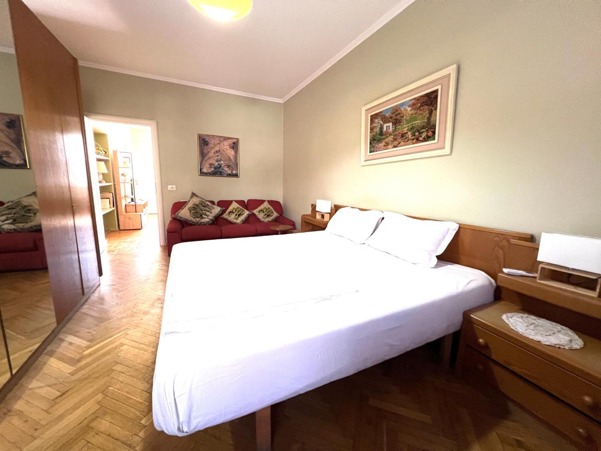 Vintage Apartment In Center Тирана Екстер'єр фото