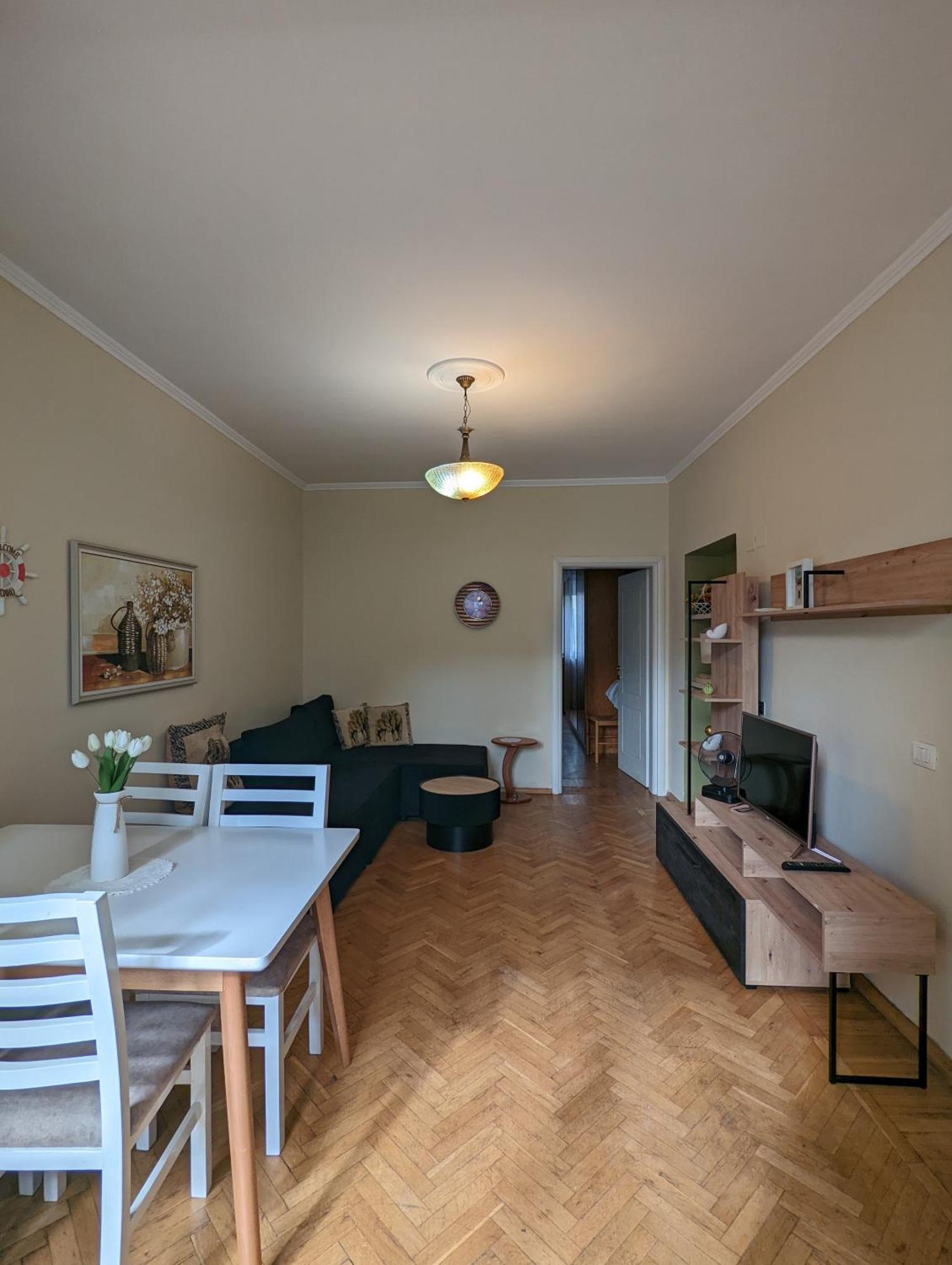 Vintage Apartment In Center Тирана Екстер'єр фото